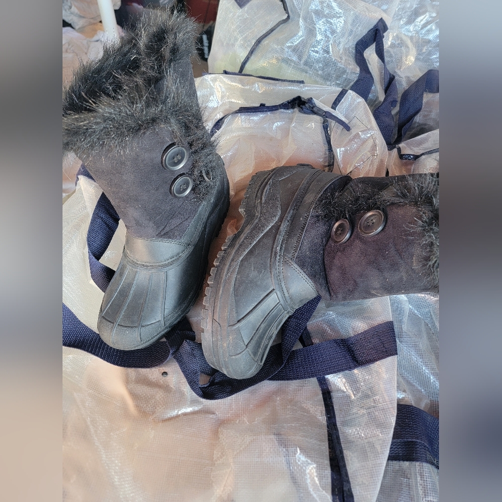 Black Fur-Lined Winter Boots with Buttons